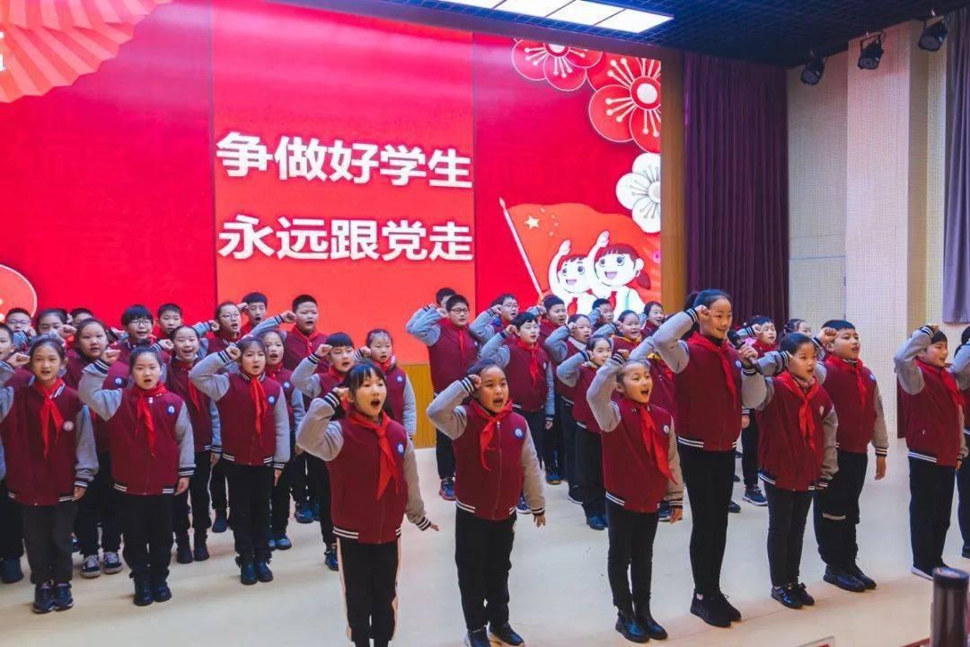刚入职的职场新人应该如何和同事相处？游戏画面